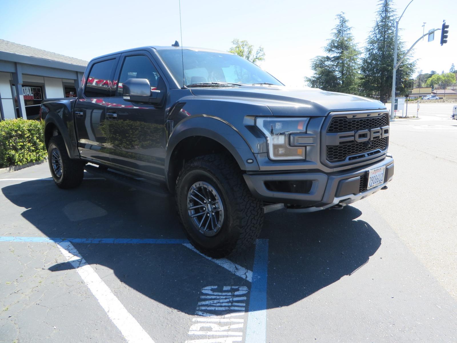 2019 CHARCOAL /BLACK Ford F-150 F-150 Raptor (1FTFW1RG6KF) with an 3.5L V6 ECOBOOST engine, automatic transmission, located at 2630 Grass Valley Highway, Auburn, CA, 95603, (530) 508-5100, 38.937893, -121.095482 - Photo #2